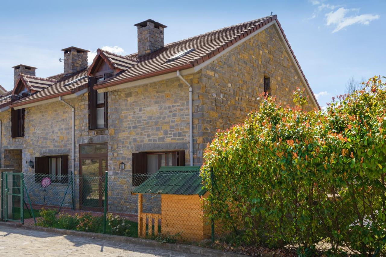 Casa Con Jardin En Hecho Villa Exterior foto